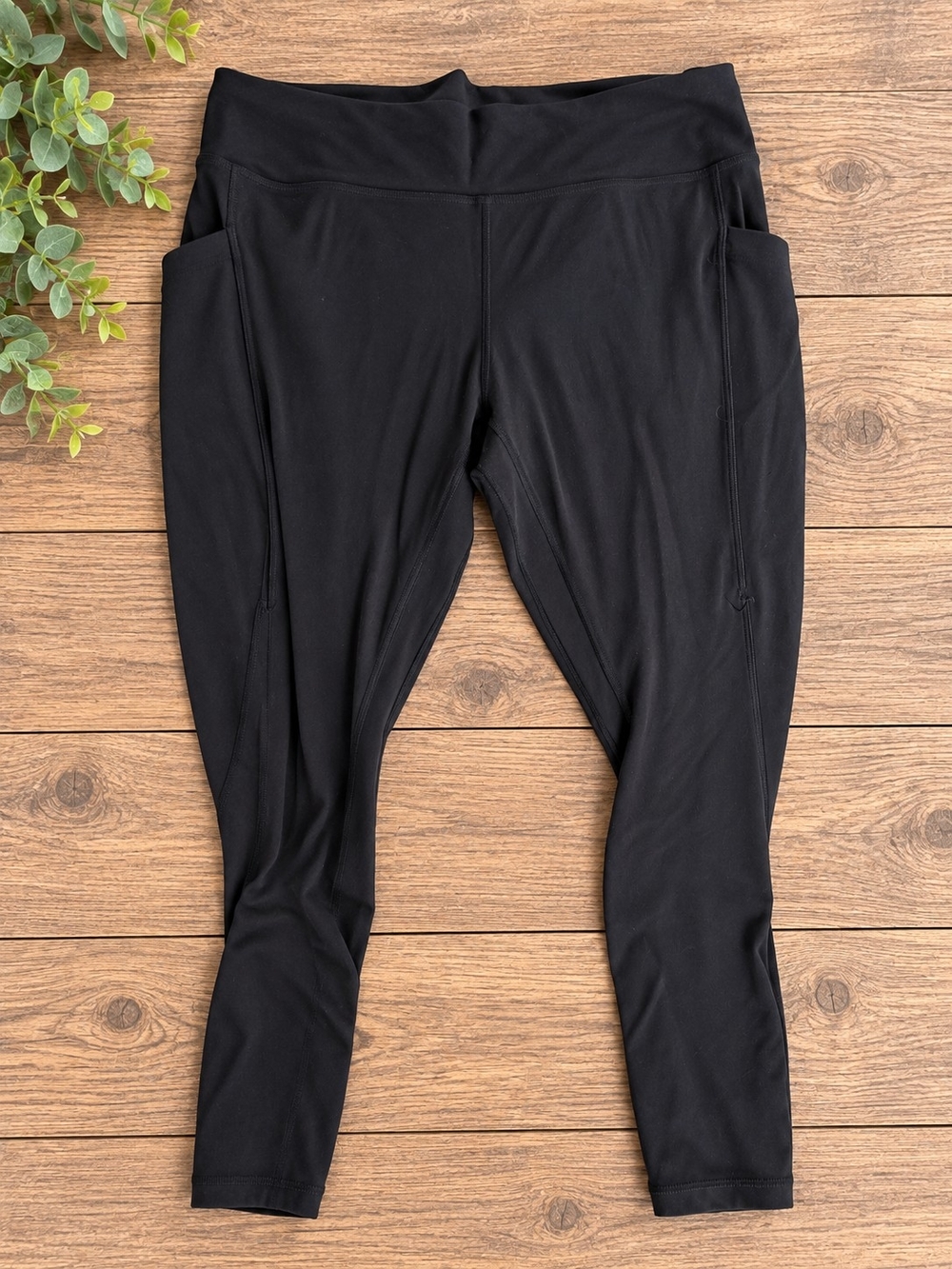 Lululemon Black Leggings with Pockets – Size 6